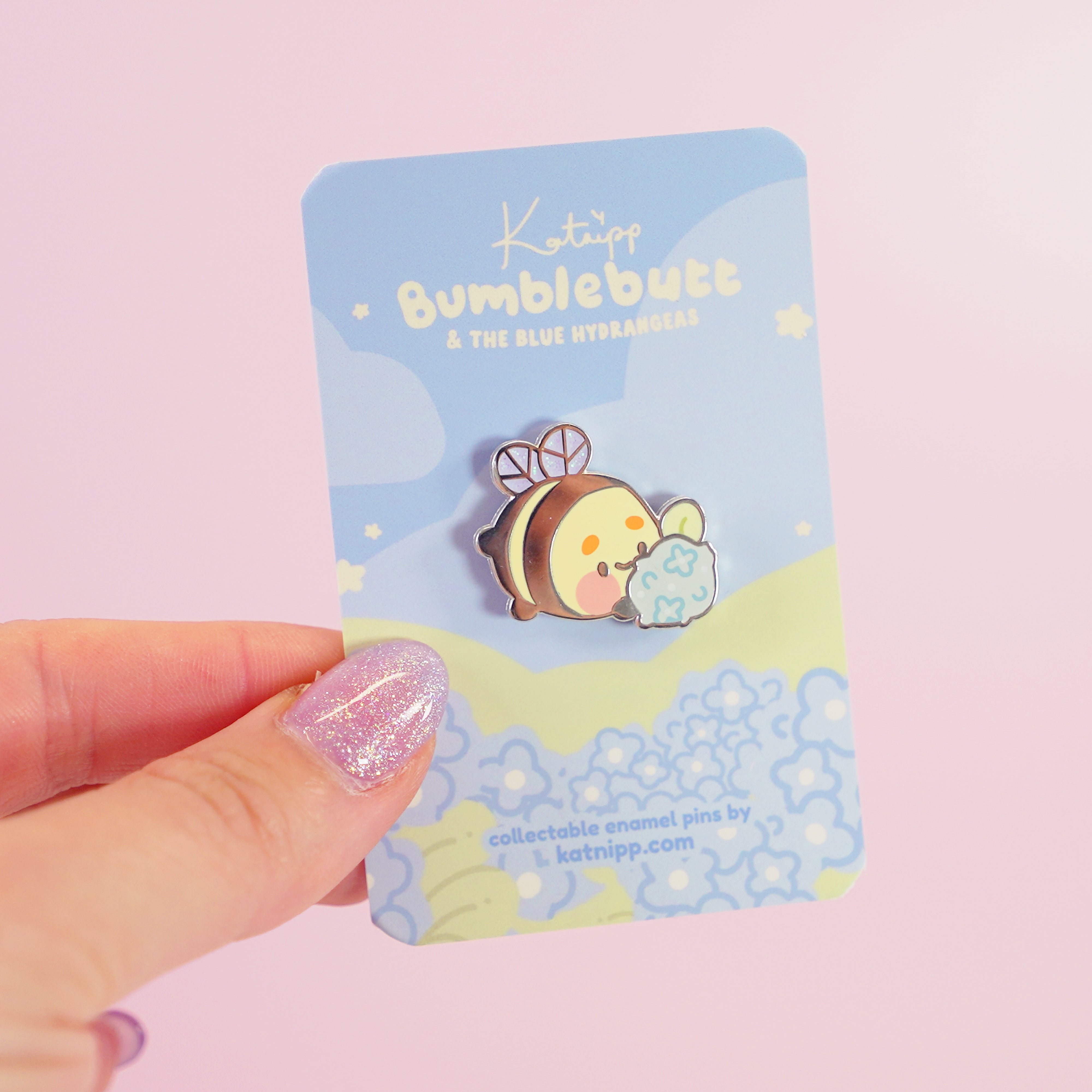 Blue Hydrangea Bumblebutt Enamel Pin | Kawaii Flower & Bumblebee Lapel Pin | Cute Nature-Inspired Accessory - Katnipp Studios